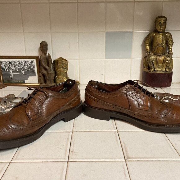 VINTAGE WING TIP MADE IN USA SHOES 9 C main image 11